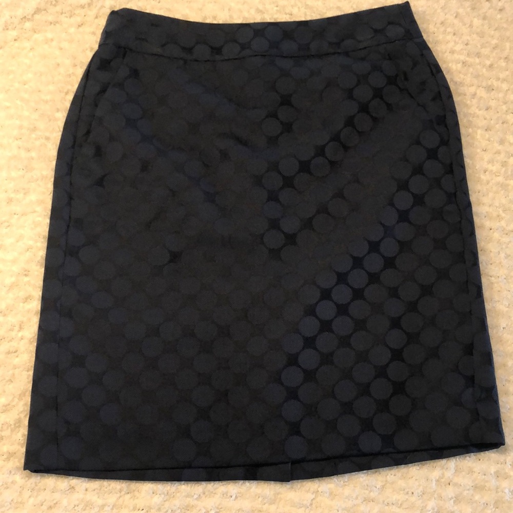 BANANA REPUBLIC- navy blue pencil skirt with circle pattern. Excellent condition